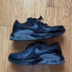 Black Nike air max sneakers